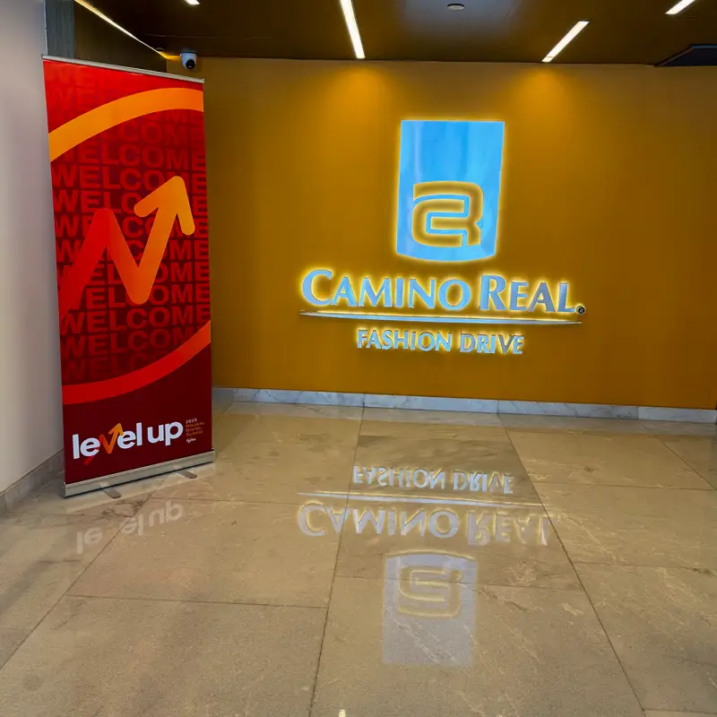 Hispanic — Level Up — Convención Corporativa & Branding de Sede